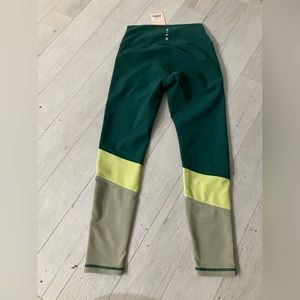 New Wilo athletic leggings color multi